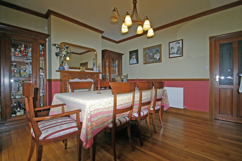 DINING ROOM- click for photo gallery
